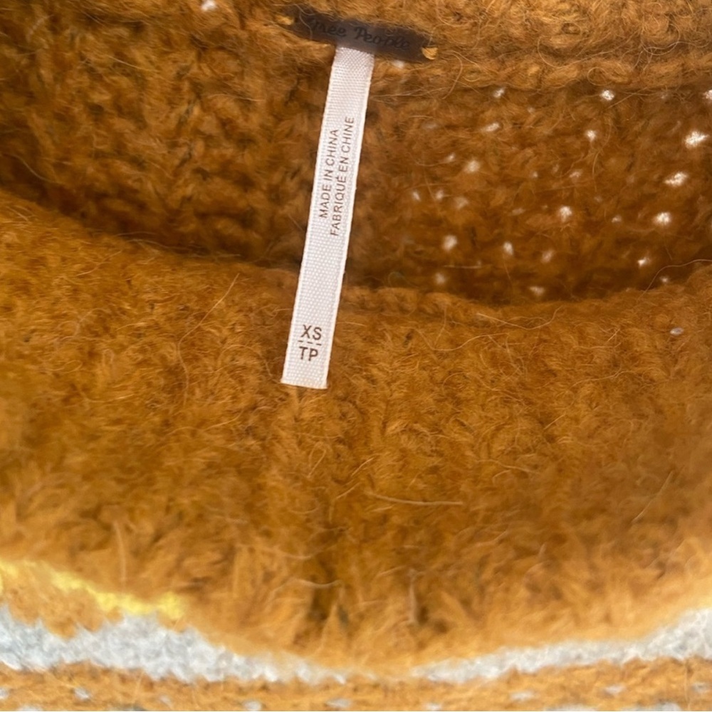 Free People Mustard and Brown Oversized Turtleneck Sweater no tag - Picture 3 of 6